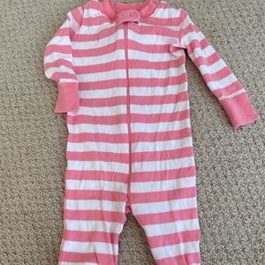 one piece sleeping suit